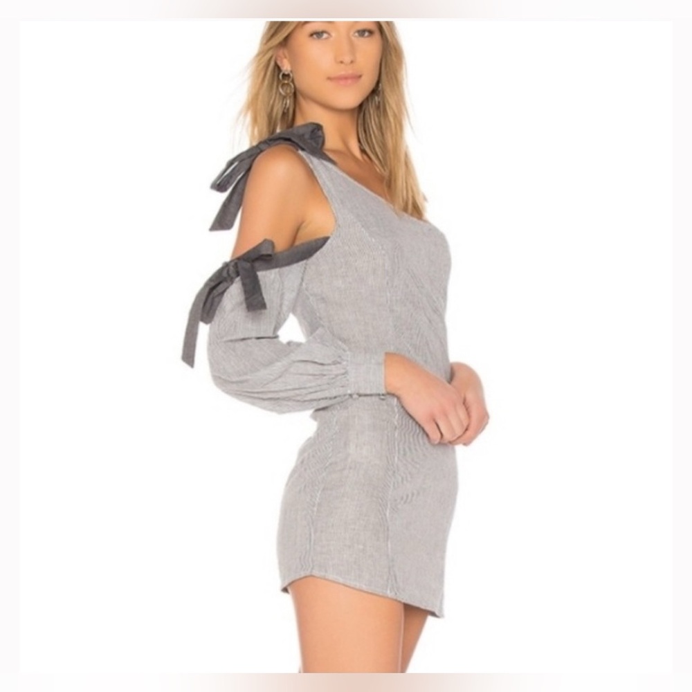 Revolve Lovers + Friends Grey Striped Ribbon Tie one Shoulder Mini Dress M NWT - Picture 2 of 11